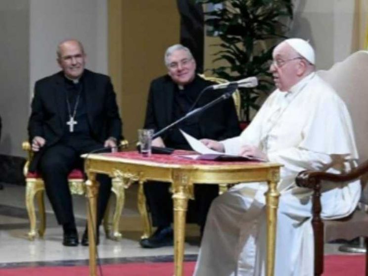Il Pontefice alla Gregoriana: disarmiamo i pensieri, le parole, gli sguardi