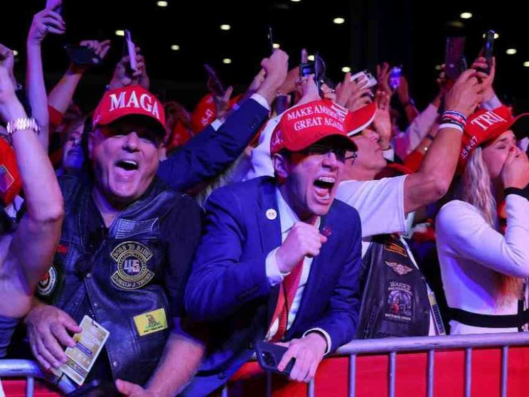 Spietato, senza mezze misure e straricco. Donald, l'uomo che cambia casacca