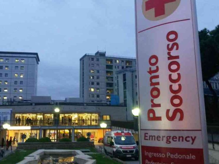 Zuppi: si deve curare sempre, anche quando “non conviene”