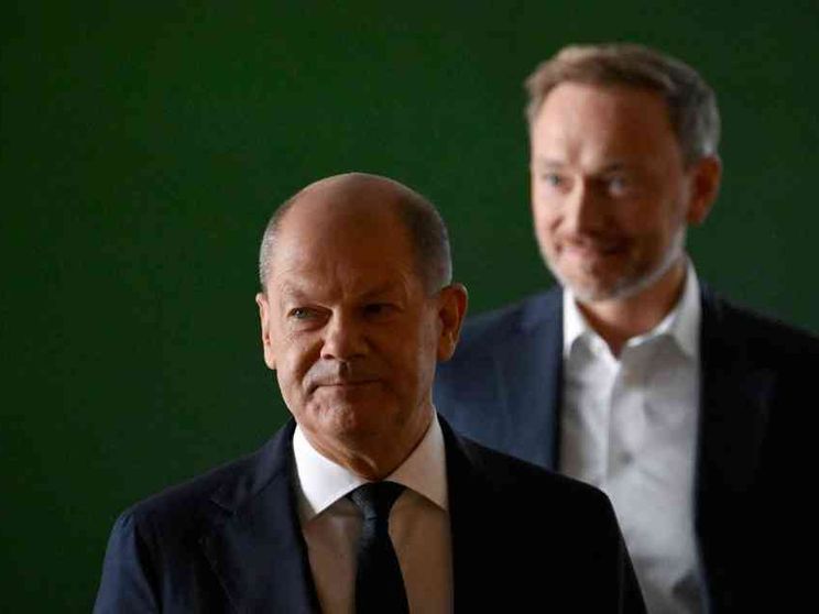 Scholz licenzia il ministro delle Finanze, si apre la crisi: voto a marzo