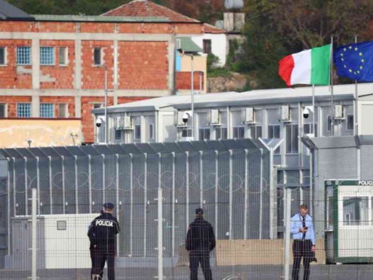 Sbarco e controlli per gli 8 migranti della Libra: cosa succederà stavolta?