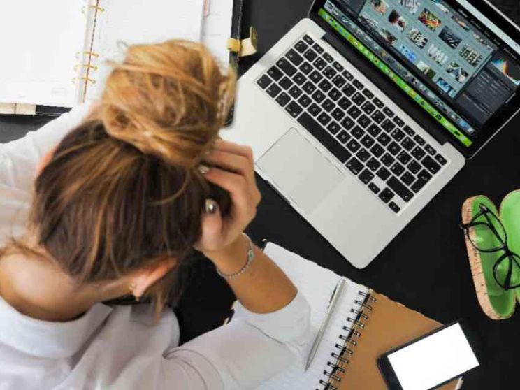 Le nuove tecnologie ci aiutano sul lavoro ma possono stressarci