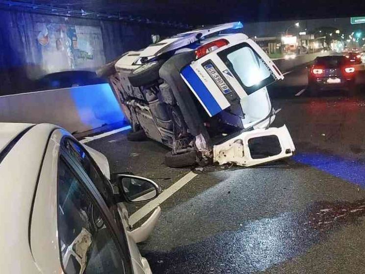 Tre agenti travolti dall'auto di un carabiniere durante i rilievi di un incidente
