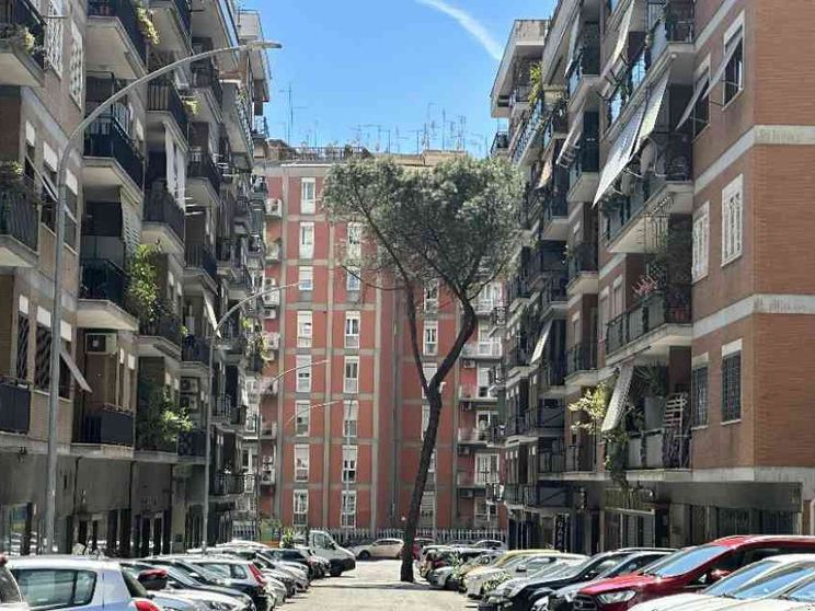 La casa è diventata un sogno impossibile. E le famiglie vanno in affitto