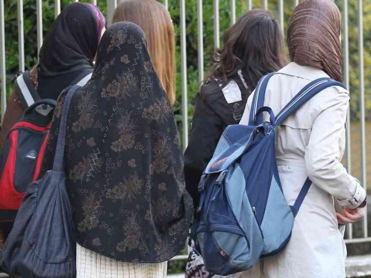 «Scimmia». «Puzzi». Storie di ordinario razzismo (ma anche di solidarietà)