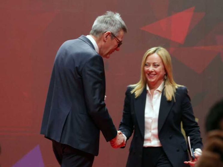 Meloni: noi meglio di sinistra al caviale. Schlein: da lei ricino