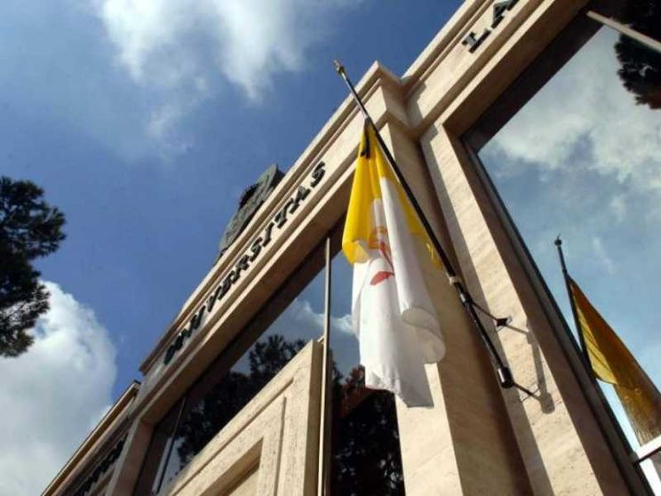 «Laici, ricchezza per la missione di un'università pontificia»