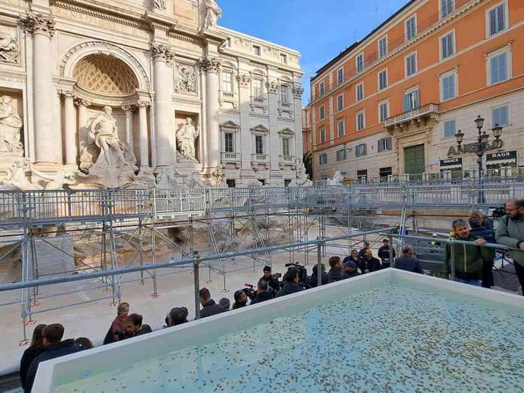 Nuova passerella sulla fontana di Trevi. Gualtieri: «Prospettiva spettacolare»