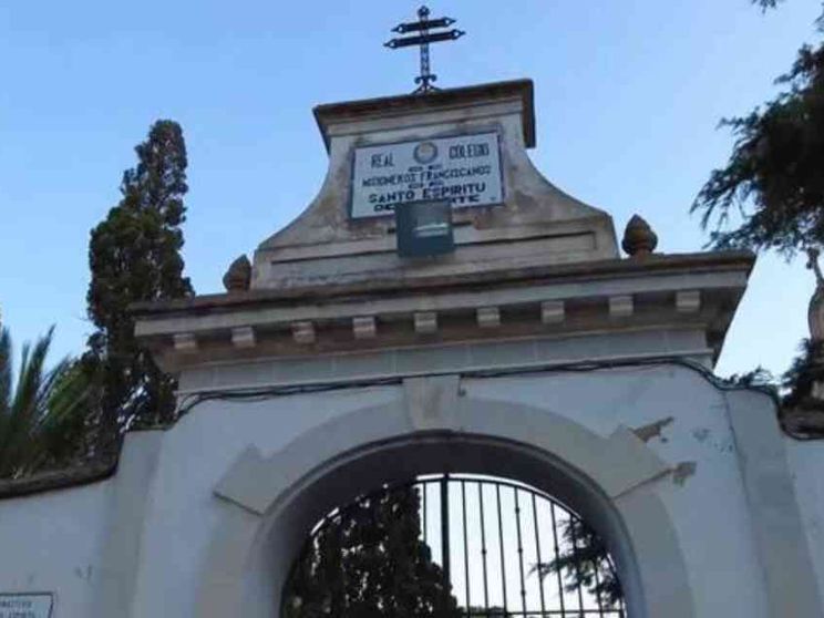 Irrompe in un monastero e uccide un frate. Feriti altri tre