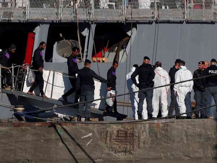 I giudici si rivolgono alla Corte Ue: 7 migranti dall'Albania a Brindisi