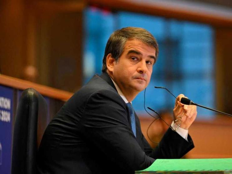 Slitta l’ok a Fitto e alla Commissione. La doppia partita europea e italiana
