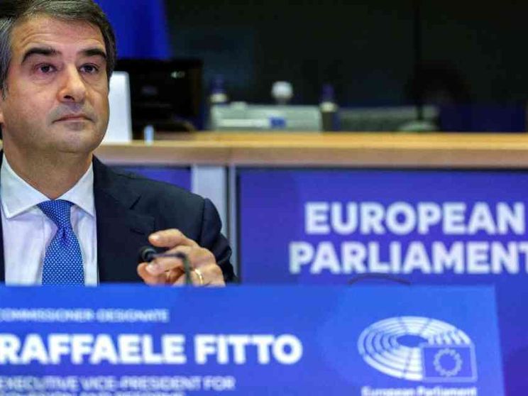 Il discorso ai commissari: «Non sono fascista, io per l'Europa»