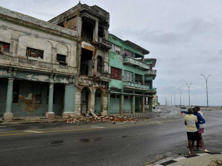 Cuba affonda tra la crisi economica e i disastri naturali. E Trump fa paura
