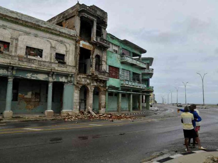 Cuba affonda tra la crisi economica e i disastri naturali. E Trump fa paura