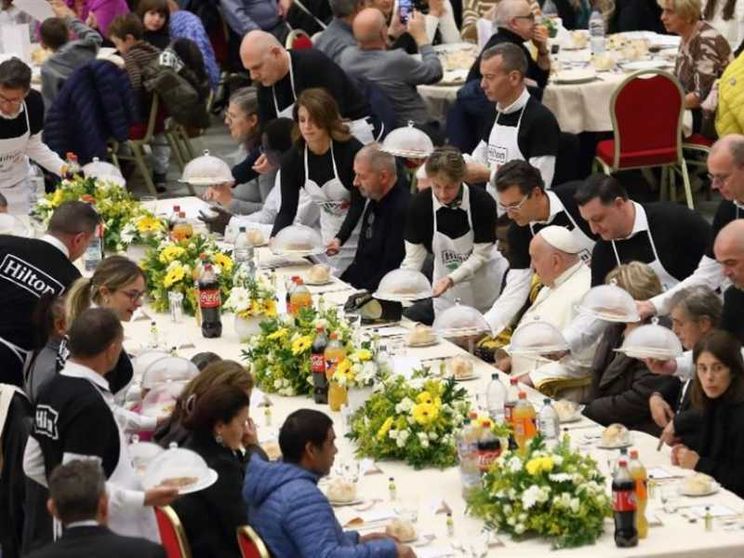 Il Papa pranza in Vaticano con 1300 bisognosi