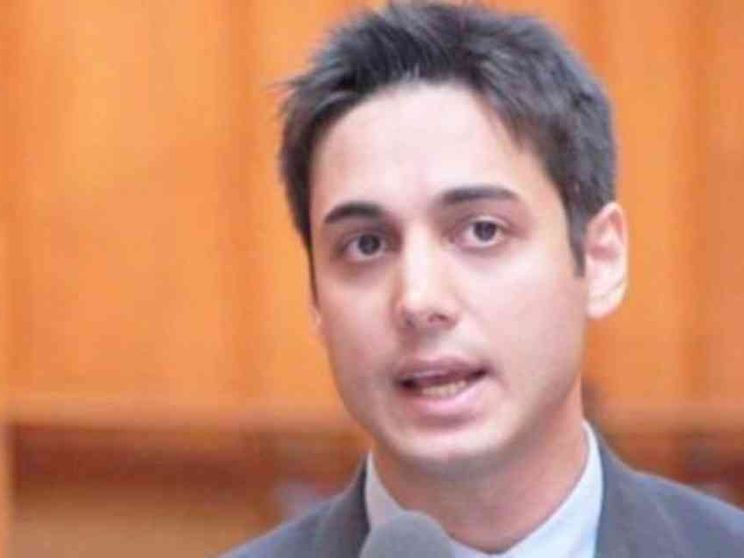 Chi era Sanjari, il giornalista anti-ayatollah suicida per protesta