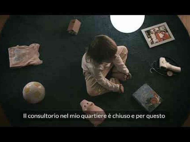 L'Italia dei pochi bambini sempre più poveri. I rincari anche sulle pappe