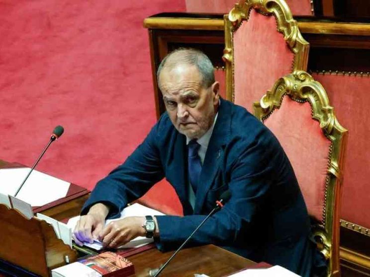Calderoli alza i toni: «Ora correttivi, poi opposizioni tacciano». Ira Pd
