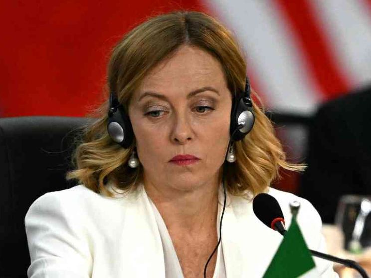 La linea di Meloni: normalizzare la sconfitta. E difende Valditara