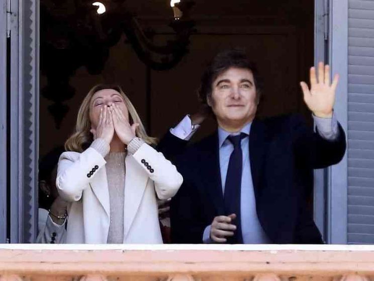 Meloni da Milei (che lavora per Trump). Il piano per una Lega dei conservatori