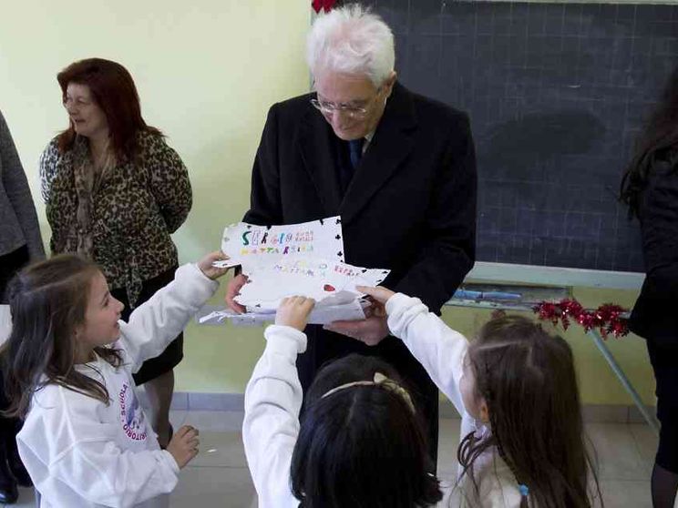 Mattarella: «Dobbiamo proteggere i bambini da guerre e abusi»
