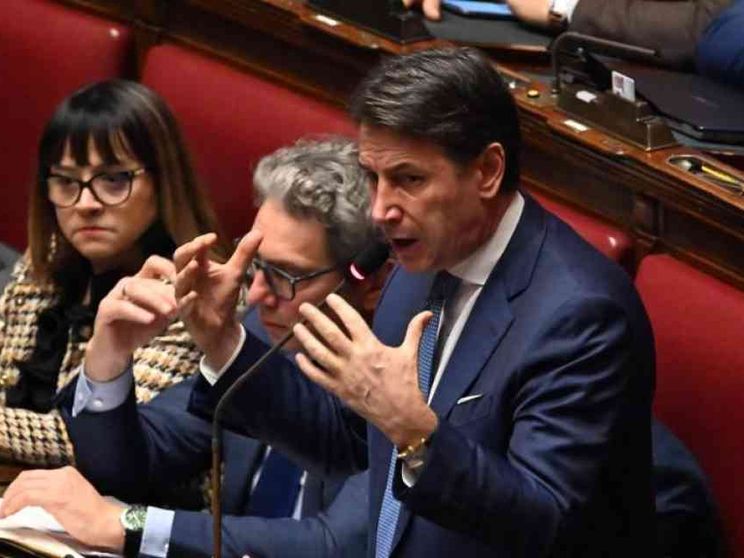 Conte indica l’area progressista. Ma in Aula Pd e 5s votano divisi
