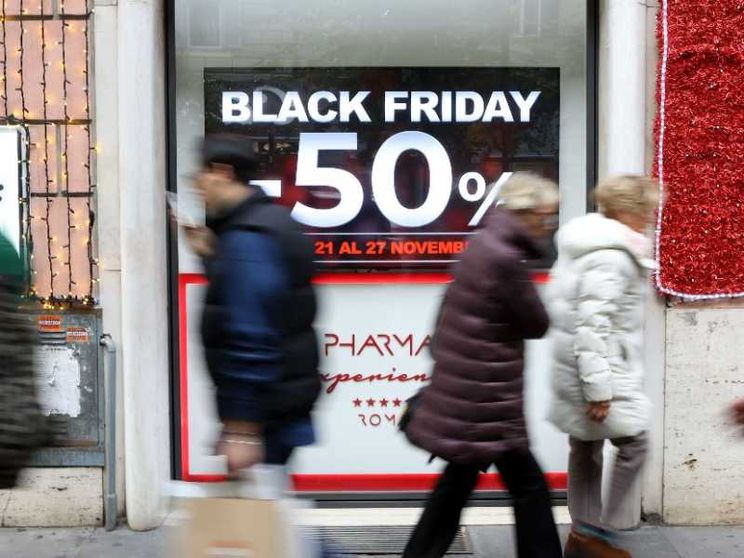 Capitalismo e consumismo sono diventati una religione, se ne parla in Toscana