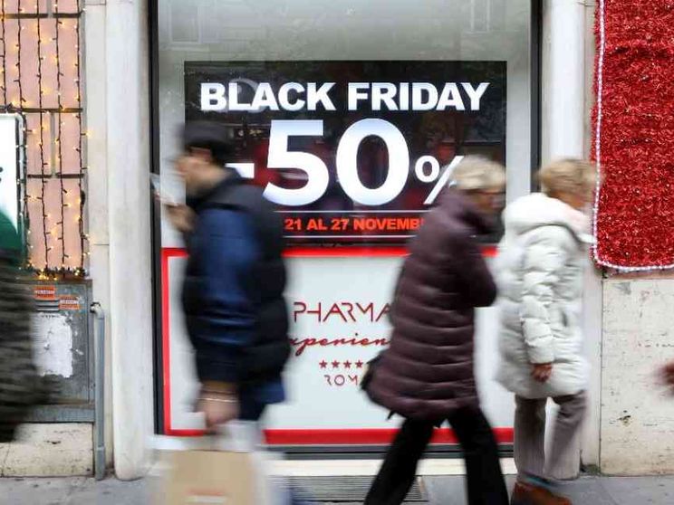 Capitalismo e consumismo sono diventati una religione, se ne parla in Toscana