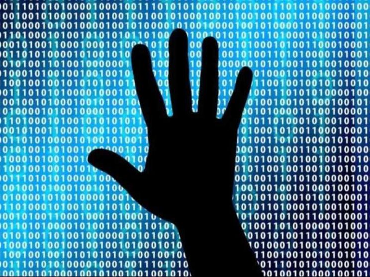 Vita digitale e dolore reale: la violenza corre sulla Rete