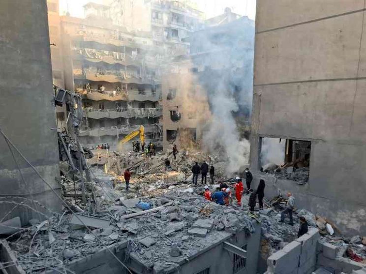 Bombe sul centro di Beirut: 12 morti. Nel mirino il capo militare di Hezbollah