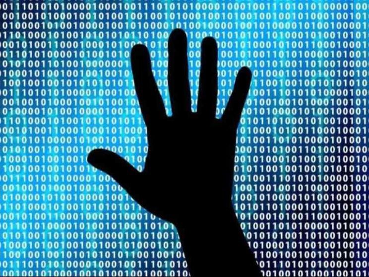 Vita digitale e dolore reale: la violenza corre sulla Rete