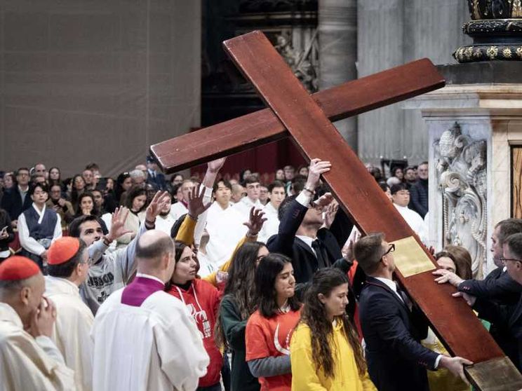 Il Papa ai giovani: «Dio vi ama come siete, non come apparite»