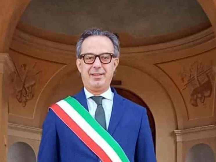 Il sindaco di Vigevano è stato arrestato per corruzione. Salvini lo difende