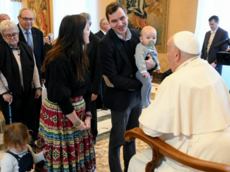 Il Papa: la vita va accompagnata al suo termine naturale