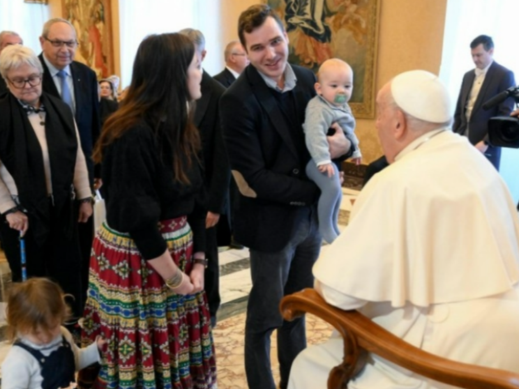 Il Papa: la vita va accompagnata al suo termine naturale