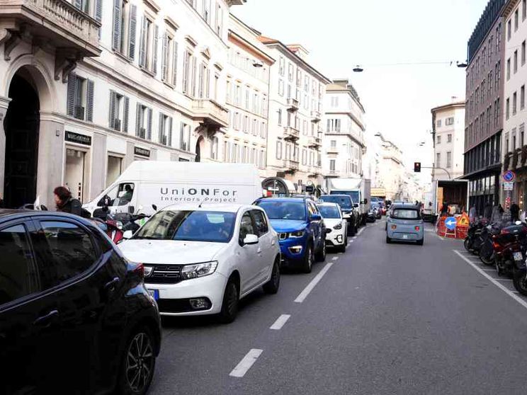 Mantenere l’auto è un lusso: il conto è 4.300 euro l’anno