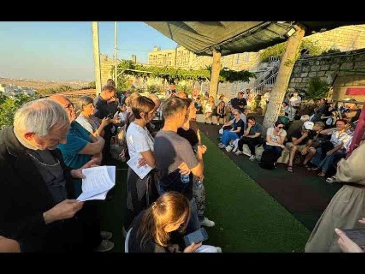 La preghiera di Zuppi per la pace. «Recitiamola ogni giorno, lungo l'Avvento»