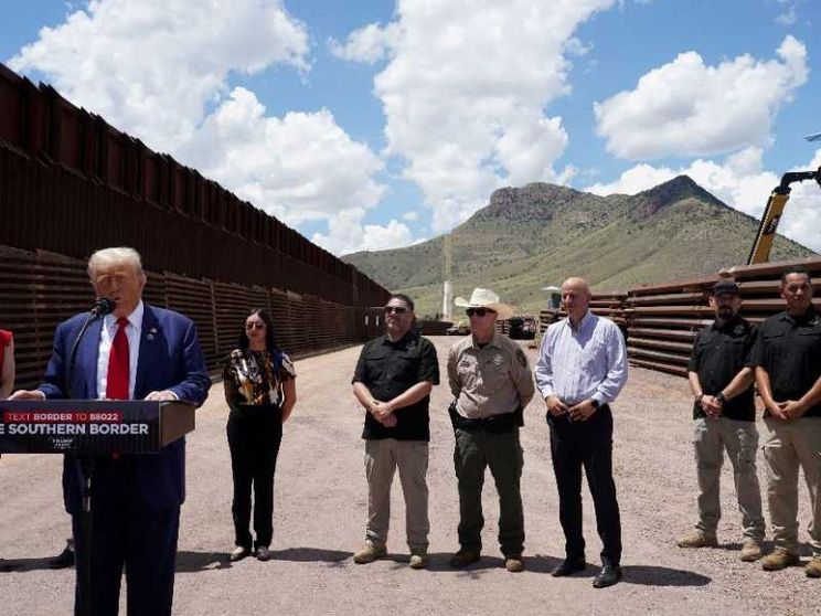 Trump pronto alla grande retata, inventa l’auto-espulsione
