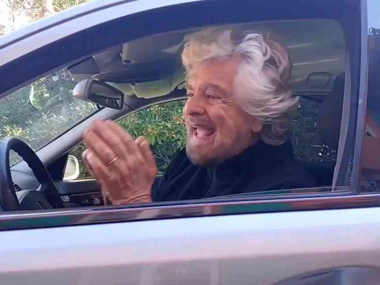 Grillo: «Il Movimento è morto». Per il simbolo sarà battaglia