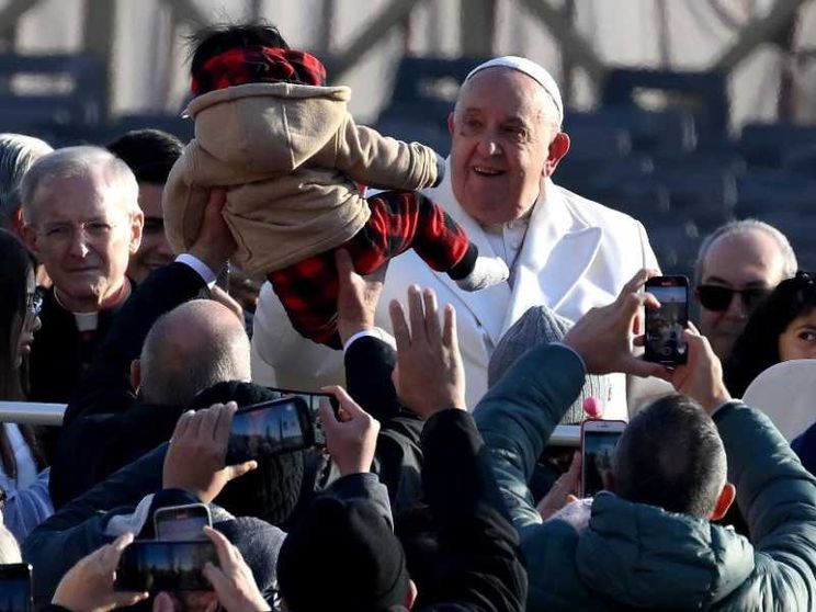 Il Papa: la guerra distrugge. Tanti bambini innocenti morti