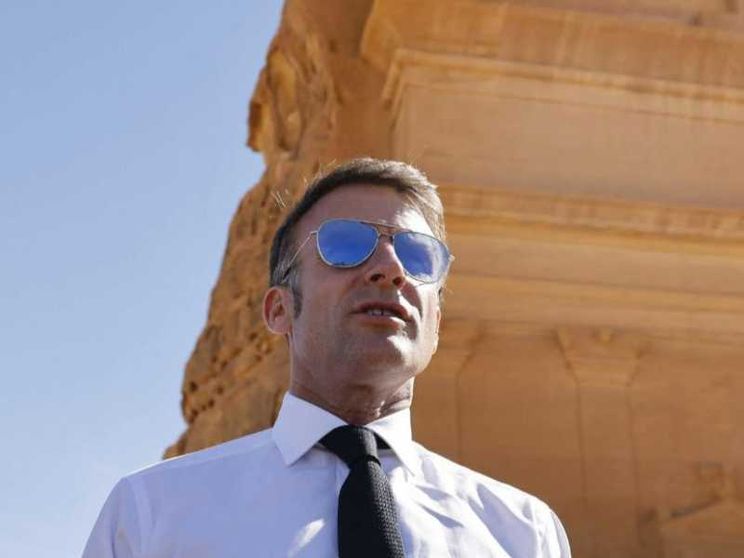 Il governo interrotto di Barnier, ecco perché Macron è diventato il «Re solo»