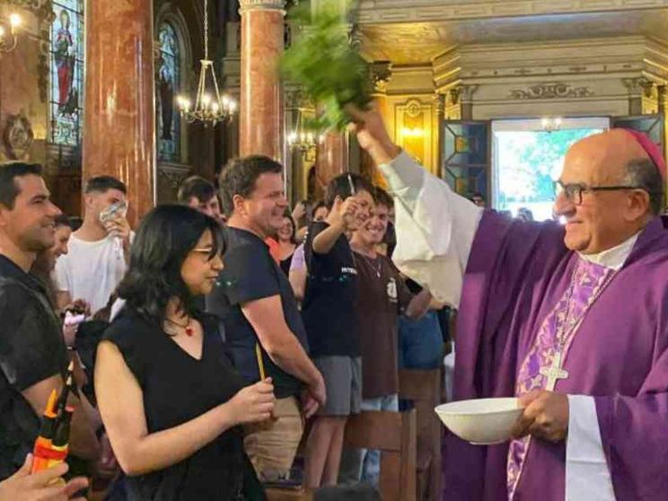 Chomali, il vescovo-poeta. «L’arte? Un’arma potente. Basta guerre»