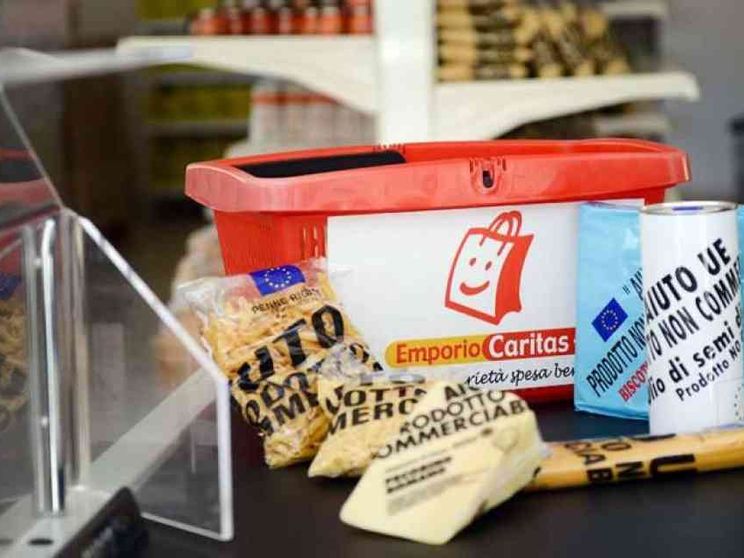 Un anno a fianco di cento famiglie a rischio di esclusione sociale