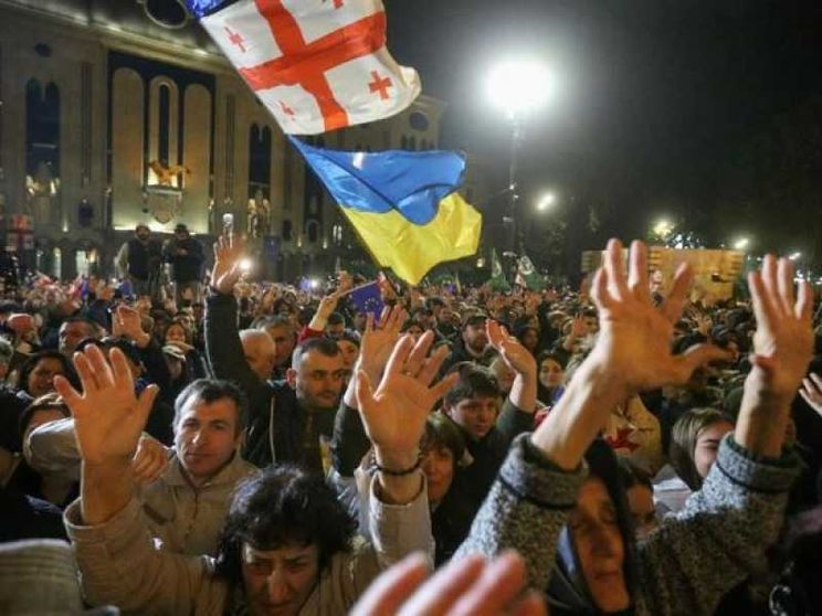 Il “sogno georgiano” non spegne il desiderio di Ue. Un’altra notte di scontri
