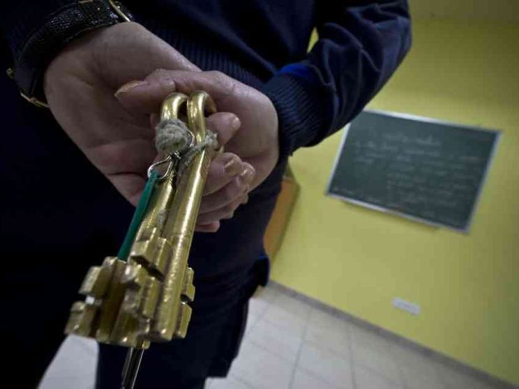 Spazi ridotti e bagni di fortuna nel carcere minorile più affollato d'Italia