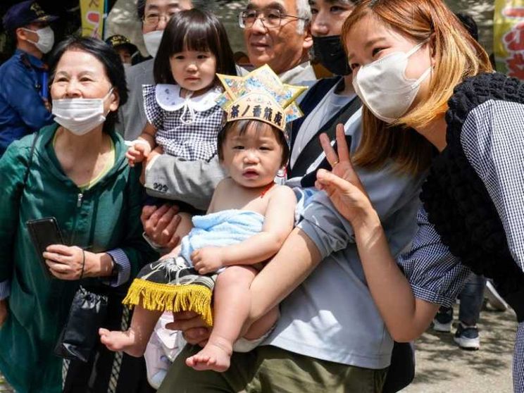 Più famiglia, meno lavoro: Tokyo taglia la settimana lavorativa