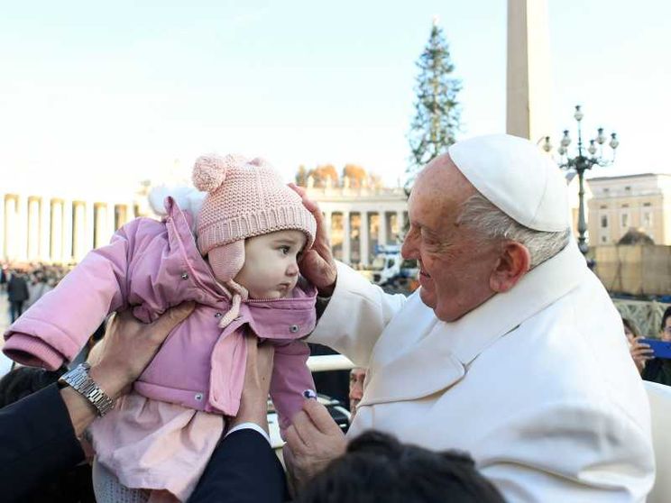 Il Papa e la pace: «Condonare debiti, proteggere la vita, no alle armi»