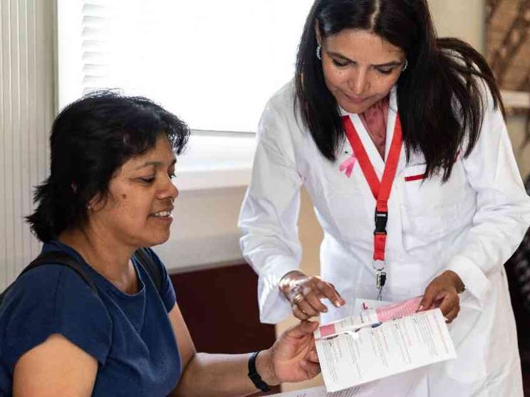 Tempi di attesa lunghi e costi alti: ecco come si curano gli immigrati