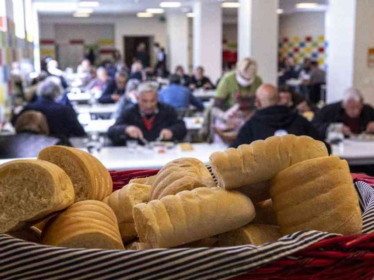 Creiamo una moneta il cui obiettivo è battere la povertà