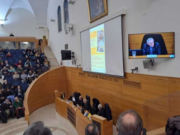 In un libro le omelie di don Tantardini